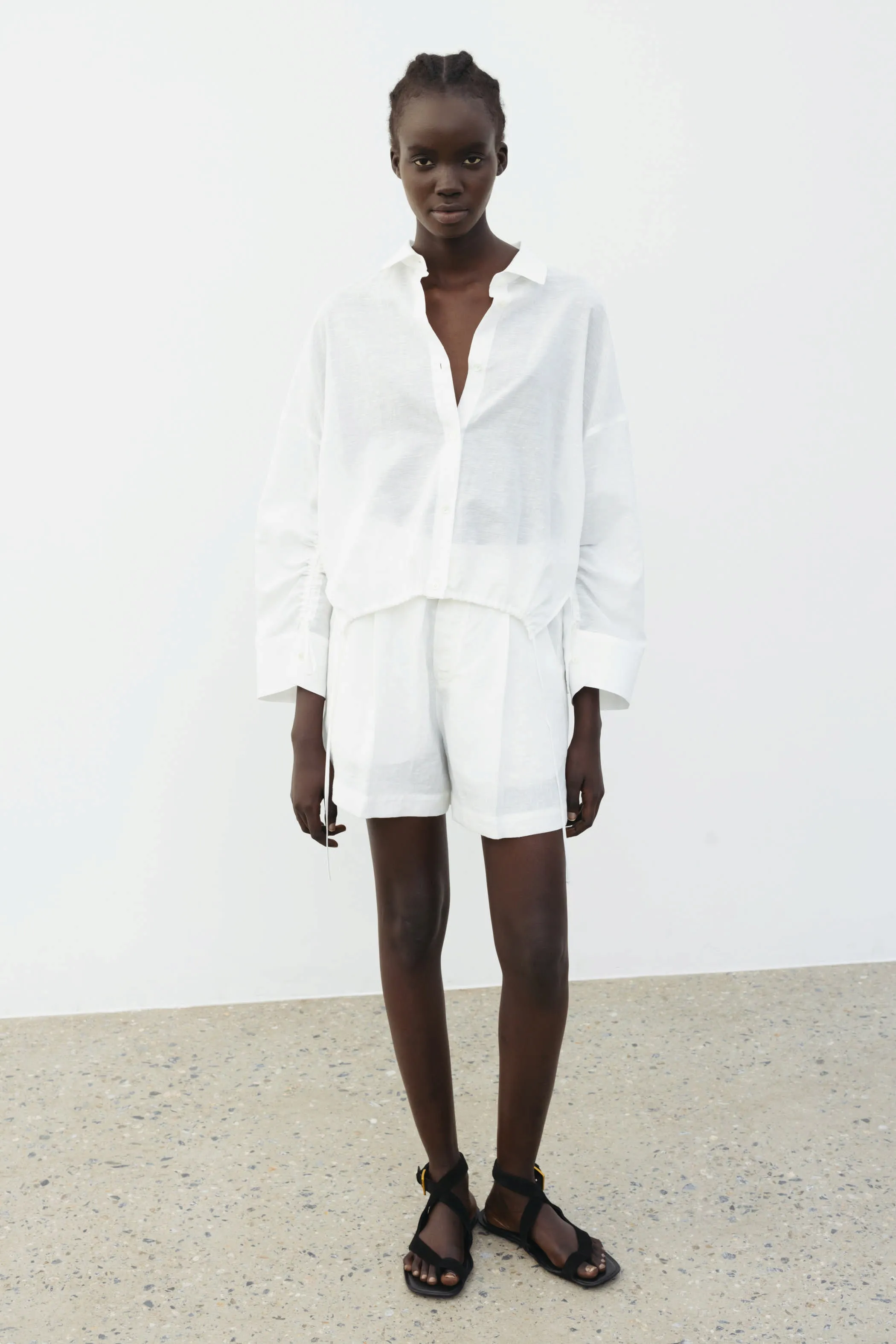 The Loom Linen Shorts White