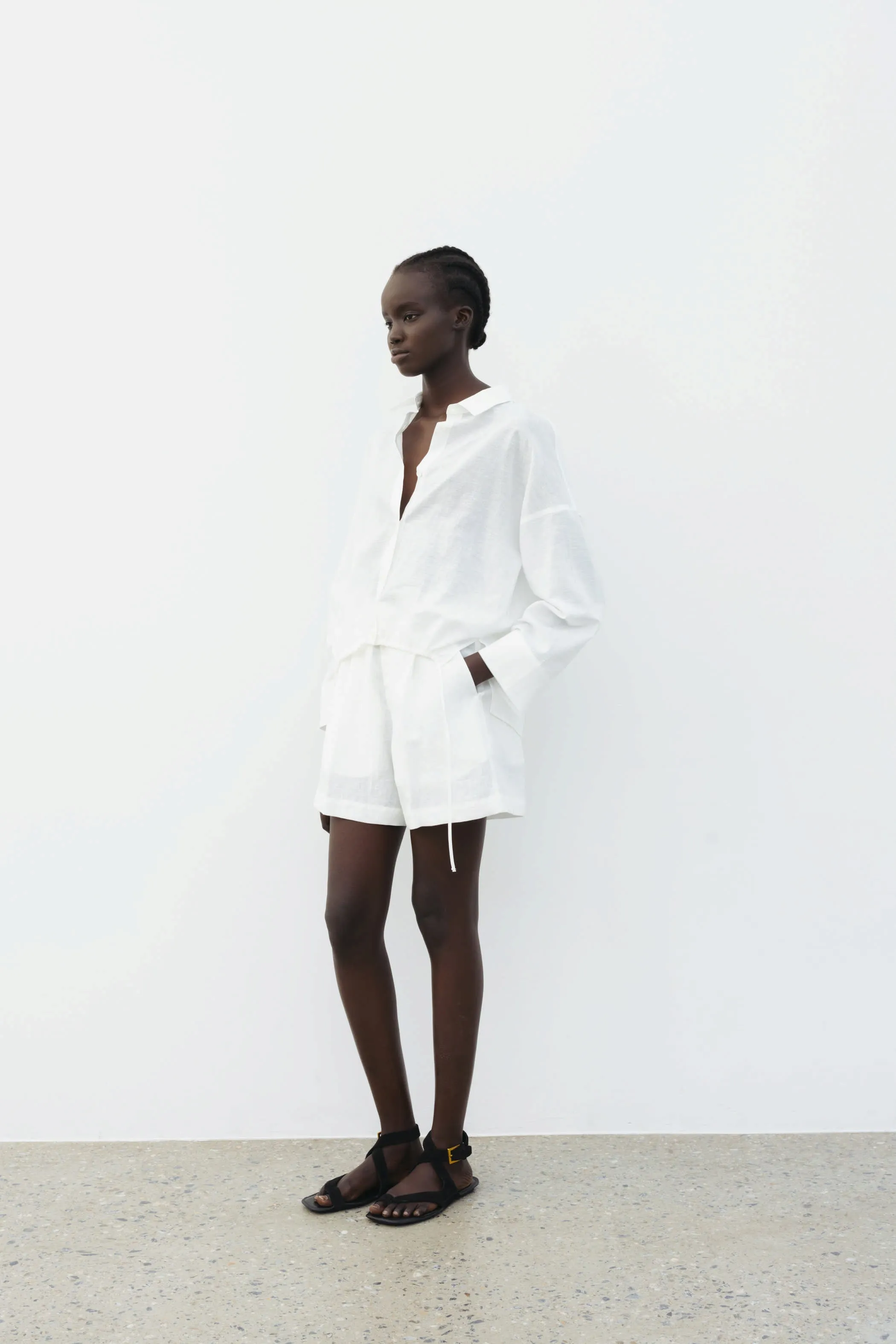 The Loom Linen Shorts White