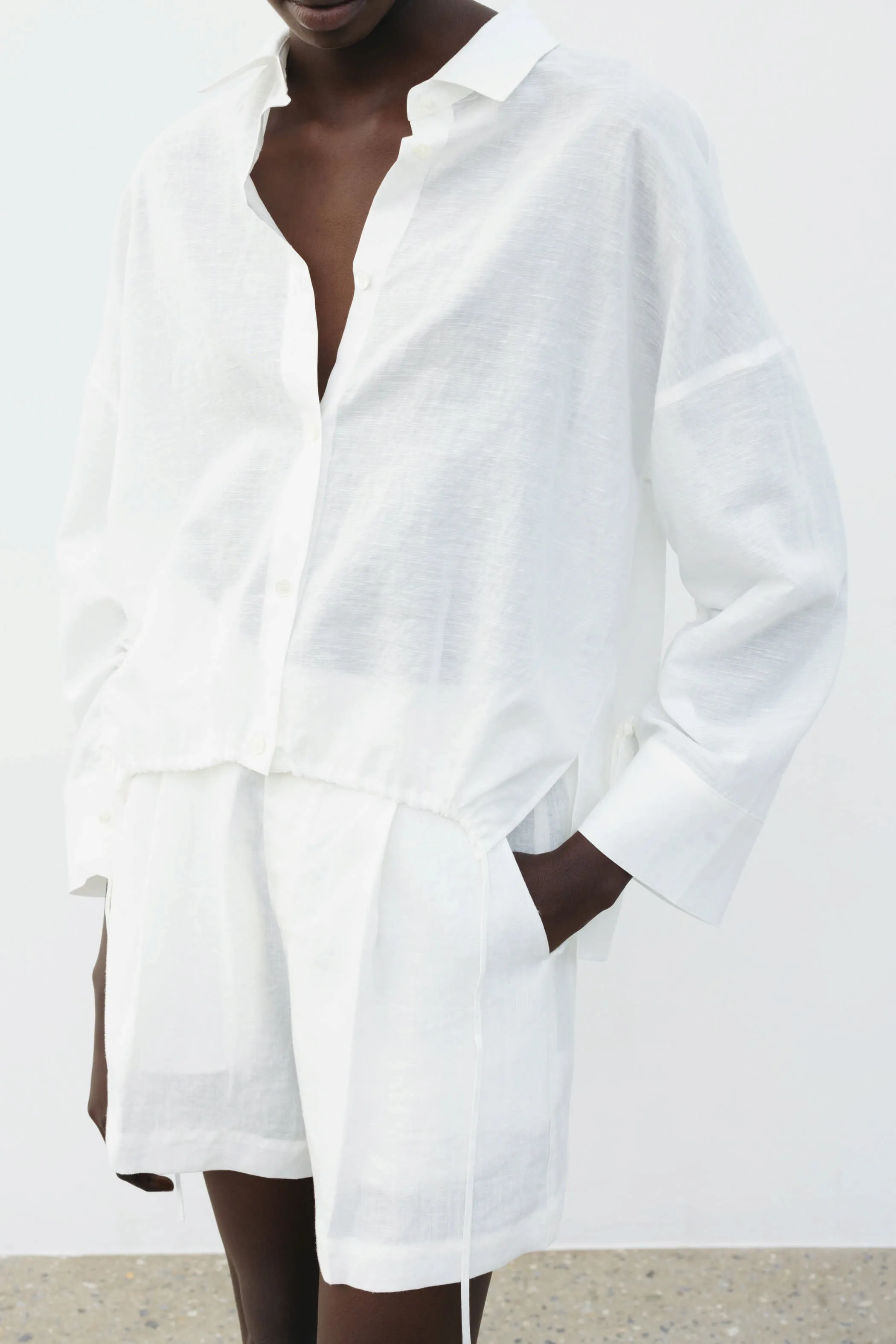 The Loom Linen Shorts White
