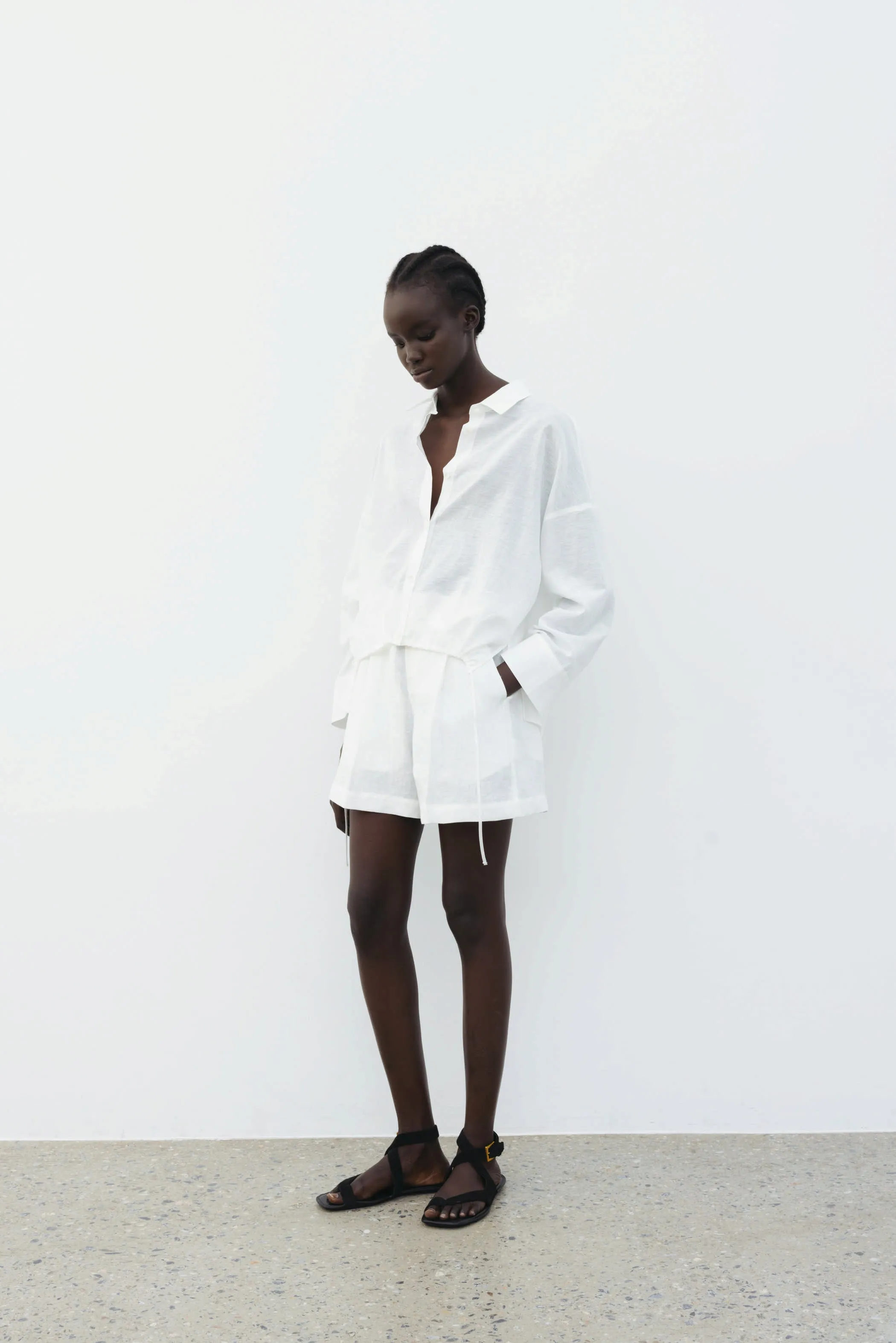 The Loom Linen Shorts White